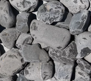 Galet de marbre noir