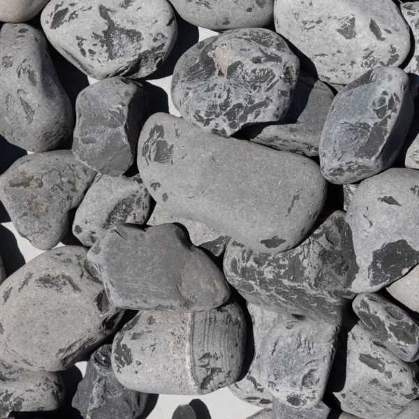 Galet de marbre noir
